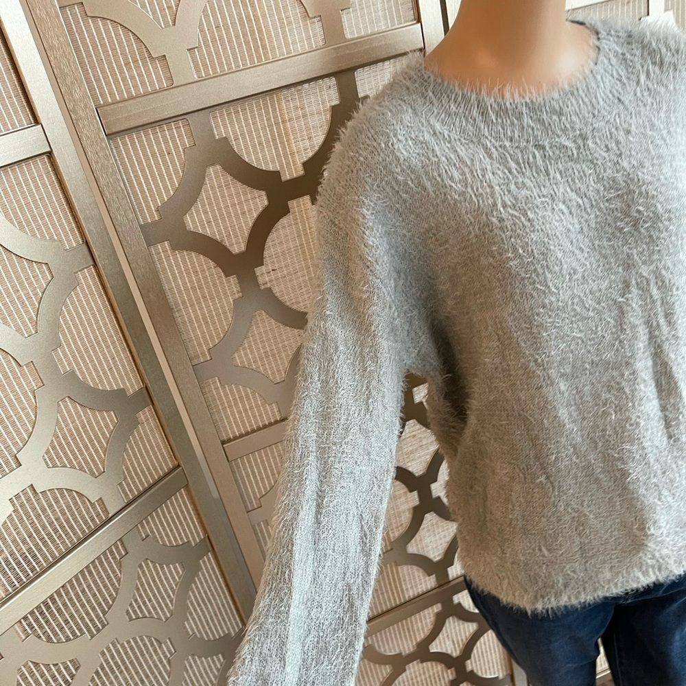Pink Lily! BRAND NEW! Never worn! Gray Eyelash Fuzzy Sweater! Medium - Picture 3 of 5